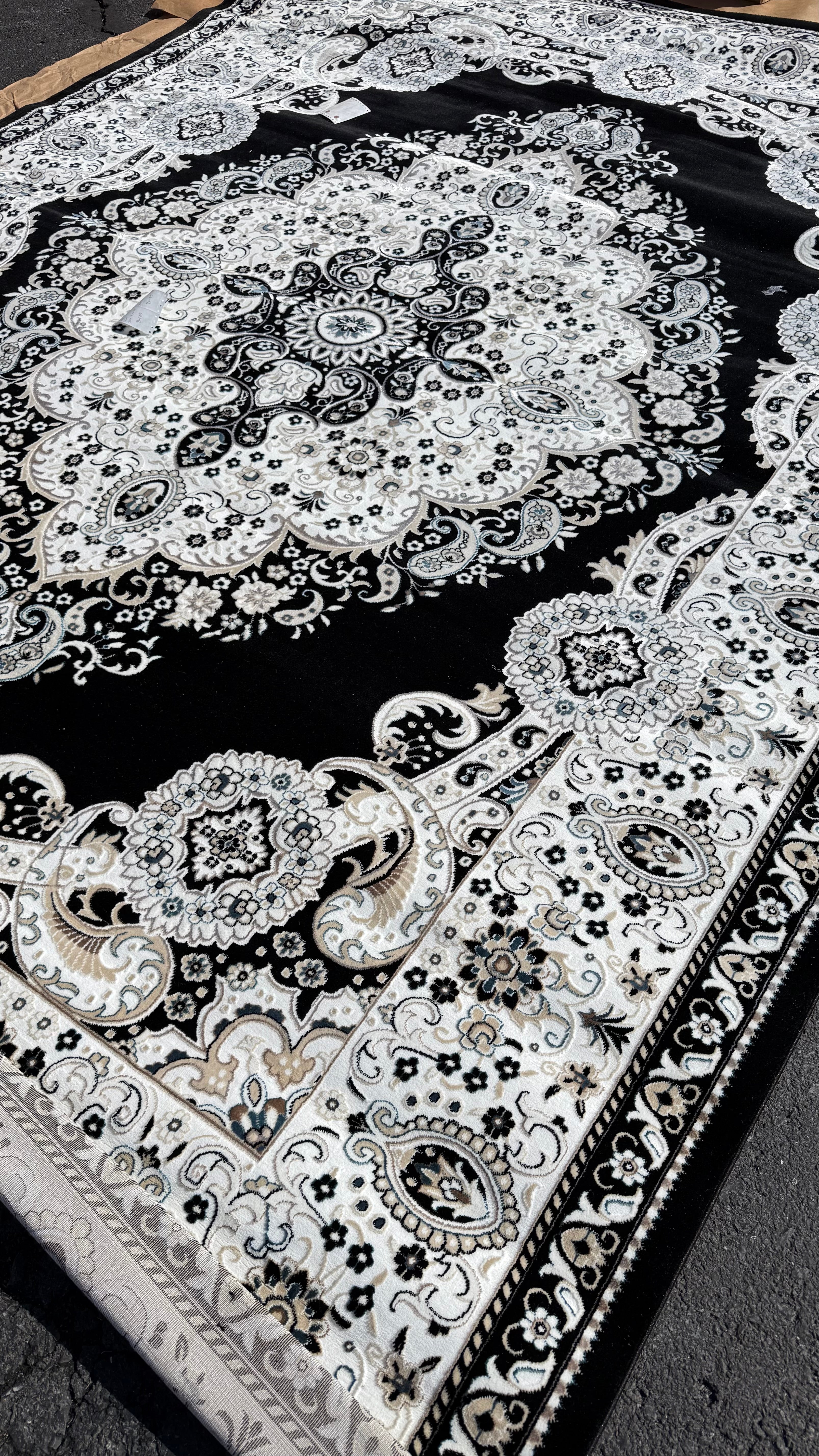 10x13ft Black/Cream Floral Soft Wool Istanbul Rug